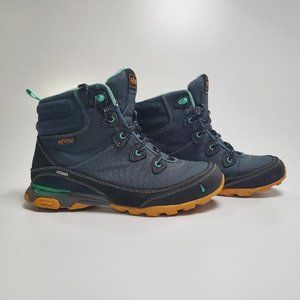 Ahnu Sugarpine - waterproof - hiking boots - Size 8